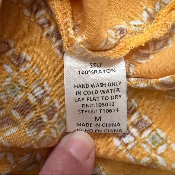 Savanna Jane Boutique Notched Neckline Floral Embroidery A Line Shirt, Size M - Picture 9 of 12